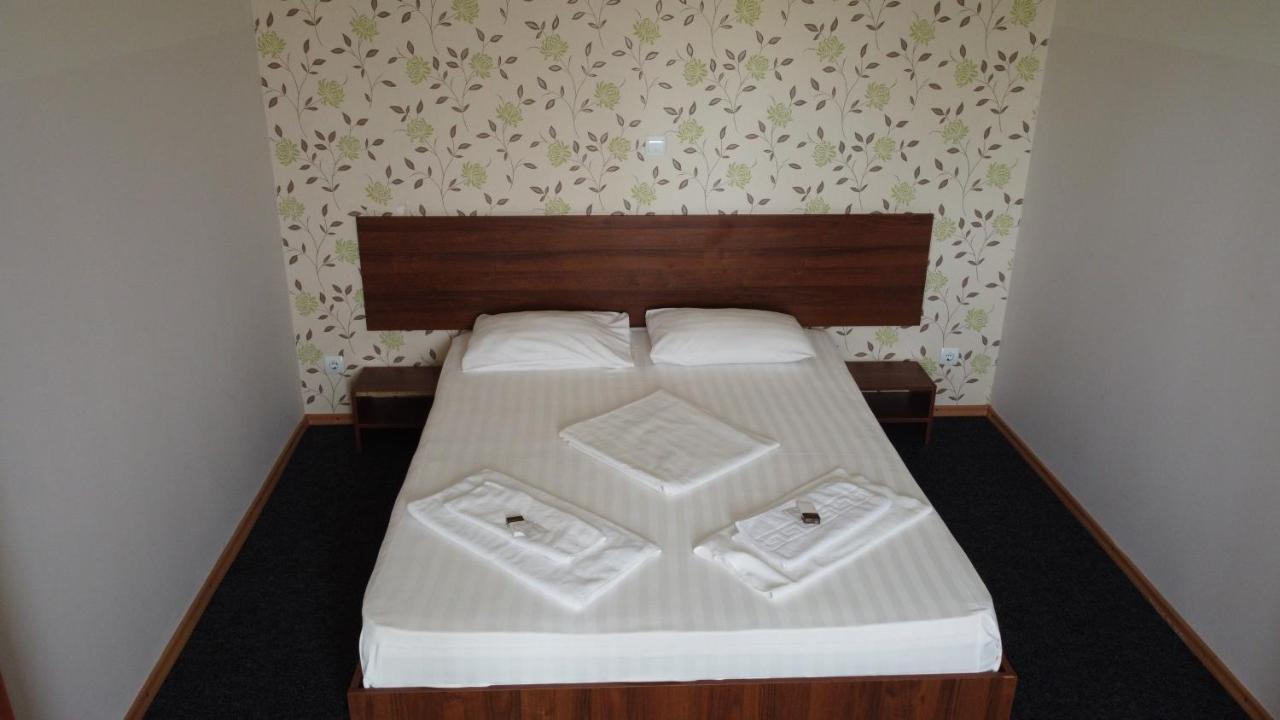 Hostel Restaurant Ciuperca Hunedoara Zewnętrze zdjęcie