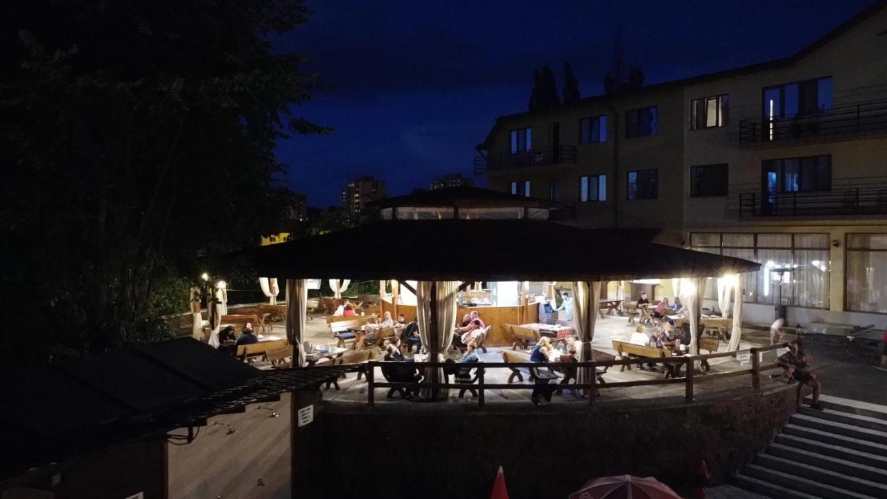 Hostel Restaurant Ciuperca Hunedoara Zewnętrze zdjęcie