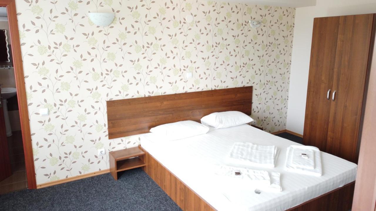 Hostel Restaurant Ciuperca Hunedoara Zewnętrze zdjęcie
